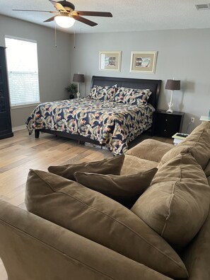 5 bedrooms, iron/ironing board, WiFi, bed sheets