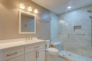 Bathtub - 47 Dune Lane - My Sunshine, Oceanfront 5 Bedroom, North Forest Beach (Hilton Head Island)