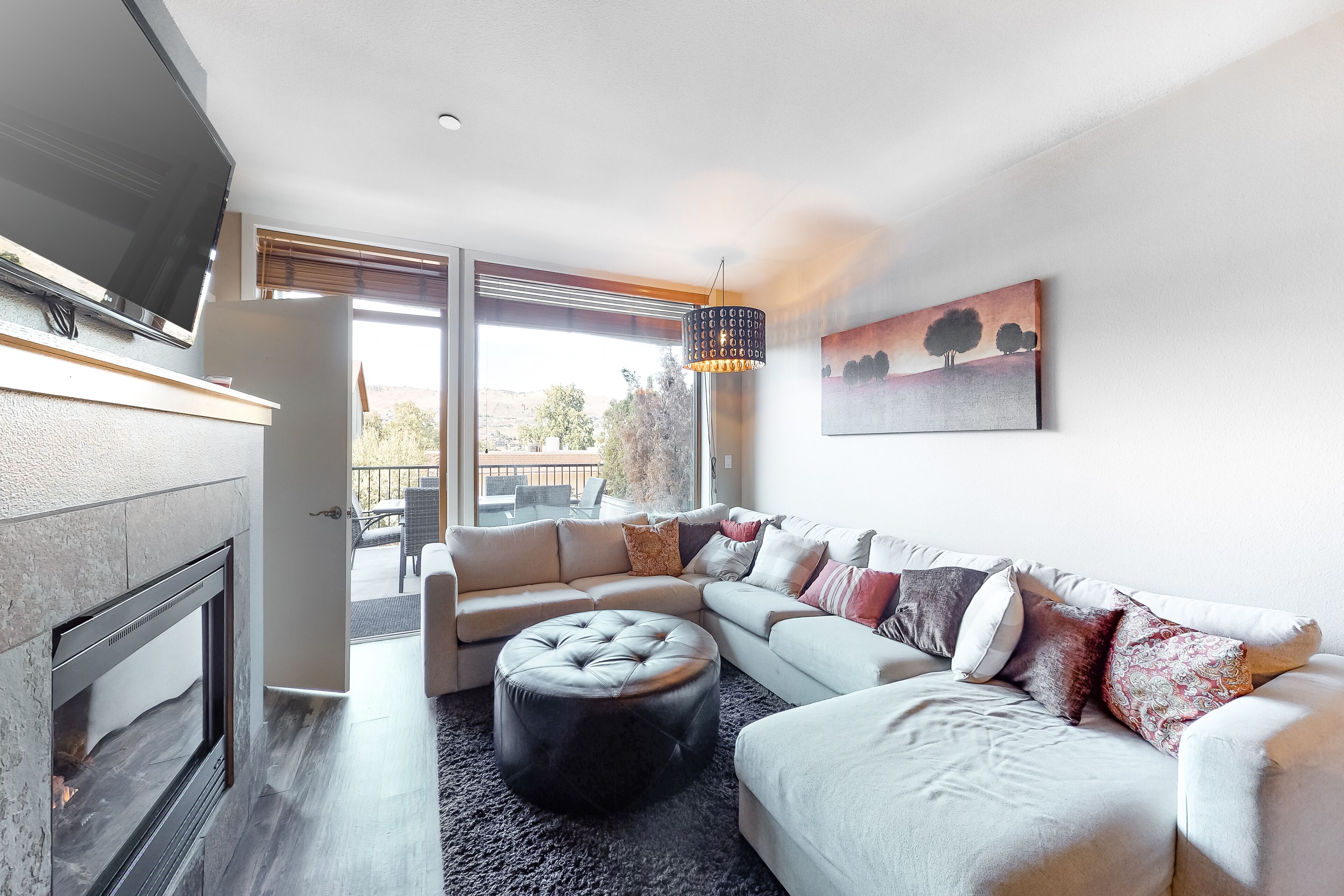 Luxury mountain-view condo with fireplace, balcony, indoor pool & hot tub