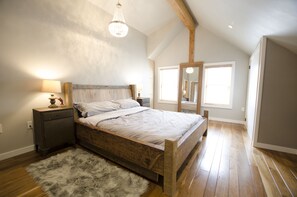 2 bedrooms, in-room safe, WiFi, bed sheets - Authentic Sag harbor post and beam (Sag Harbor)