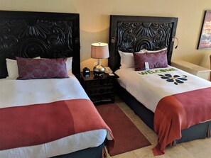 Desk, iron/ironing board, travel cot, WiFi