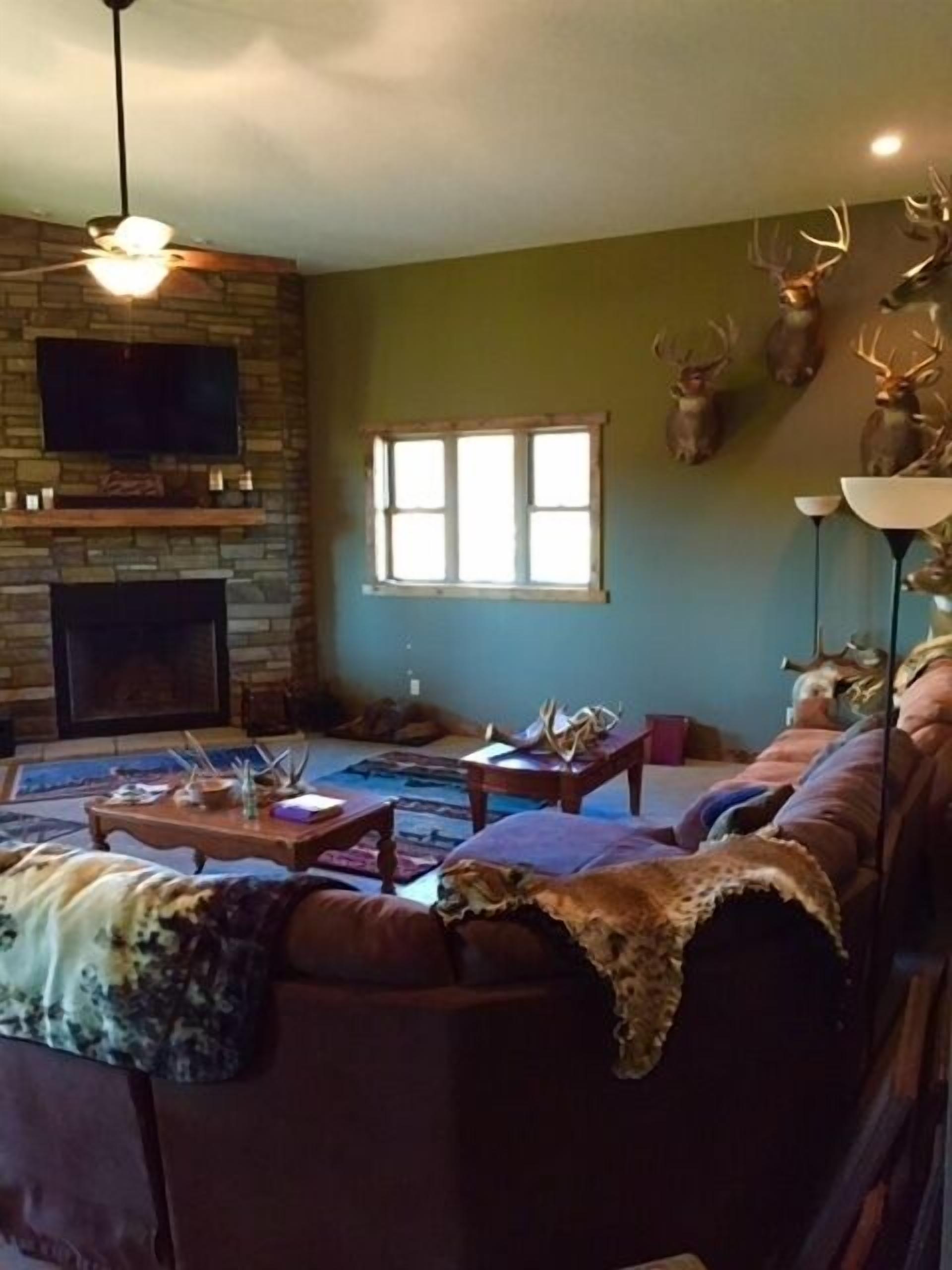 Family Friendly Lodge, 5 mi to Jim Edgar Panther Creek State Wildlife Area