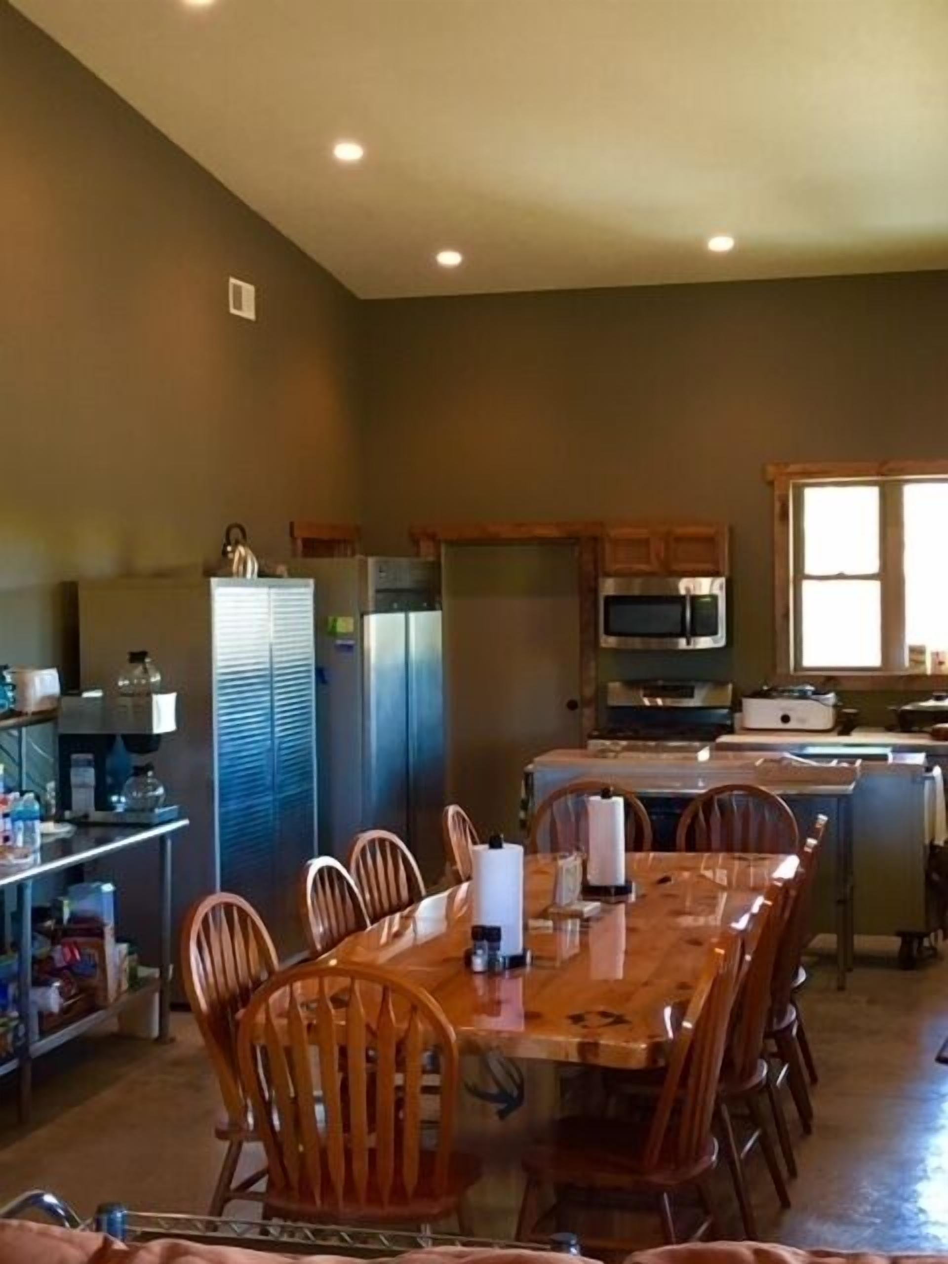 Family Friendly Lodge, 5 mi to Jim Edgar Panther Creek State Wildlife Area