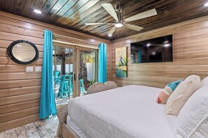 5 bedrooms, iron/ironing board, travel cot, WiFi - BRAND NEW RENO IN CRYSTAL BEACH! | Salty Skipper (Destin)