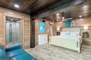 5 bedrooms, iron/ironing board, travel cot, WiFi - BRAND NEW RENO IN CRYSTAL BEACH! | Salty Skipper (Destin)