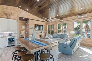 TV, stereo - Brand New Reno in Crystal Beach, Steps to the Sand (Destin)