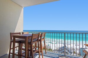 Outdoor dining - 🌊Beach Service-Gulf Views-Gulf Front Pool-Walk2Beach-2BR Leeward Key 903🌊 (Miramar Beach)
