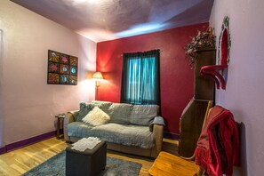 Smart TV, caminetto, impianto stereo