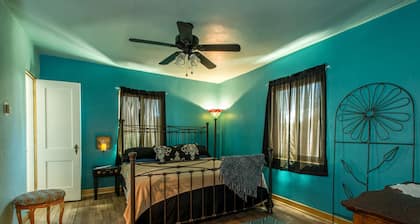 Connie's House - Route 66 Nob Hill