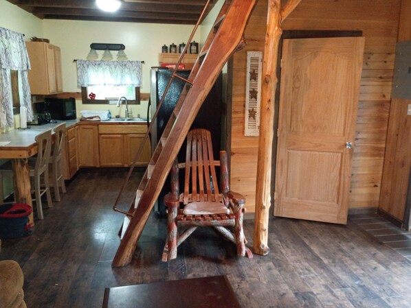 Interior - Quaint, secluded cabin with the feel of home. Sleeps 4 with home-like amenities. (Frenchburg)