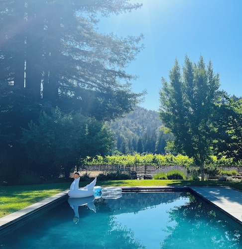 
Vineyard View Retreat Pool, Bocce Court & Game Barn Near Armstrong Woods
