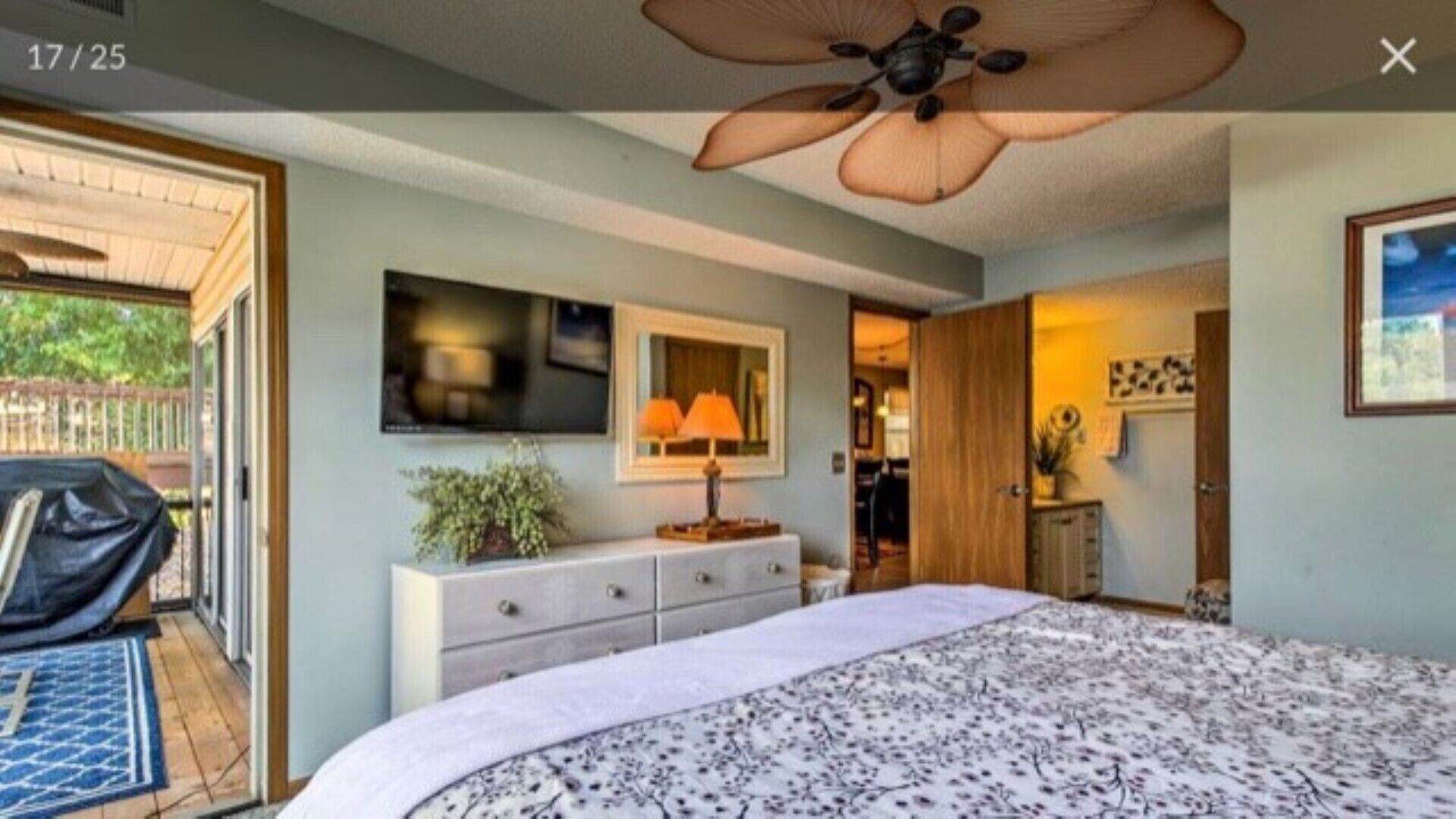 Cozy retreat with a great view, of the lake 1 mile from Margaretville