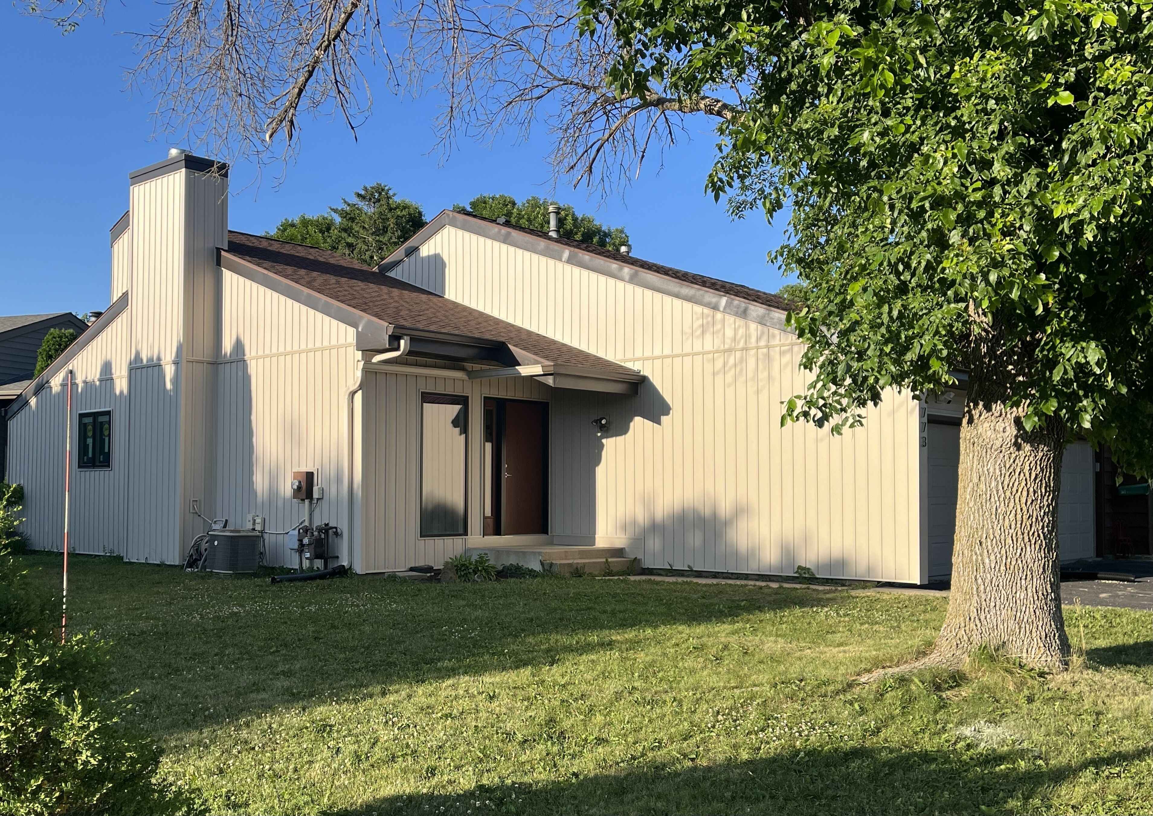 Private Home w/Attached Garage, Downtown, Blocks from Univ. Center Rochester