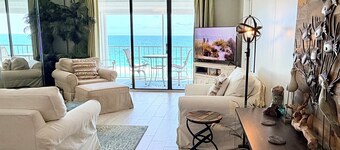 Fully Renovated Gulf-Front Condo 2 King Beds Indoor/Outdoor Pools Walk to Dining