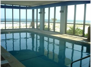 Piscina coberta i piscina a l'aire lliure 