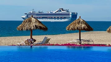 Outdoor pool, an infinity pool
