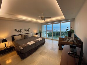 3 室のベッドルーム、セーフティボックス (室内)、アイロン / アイロン台、旅行用ベビーベッド