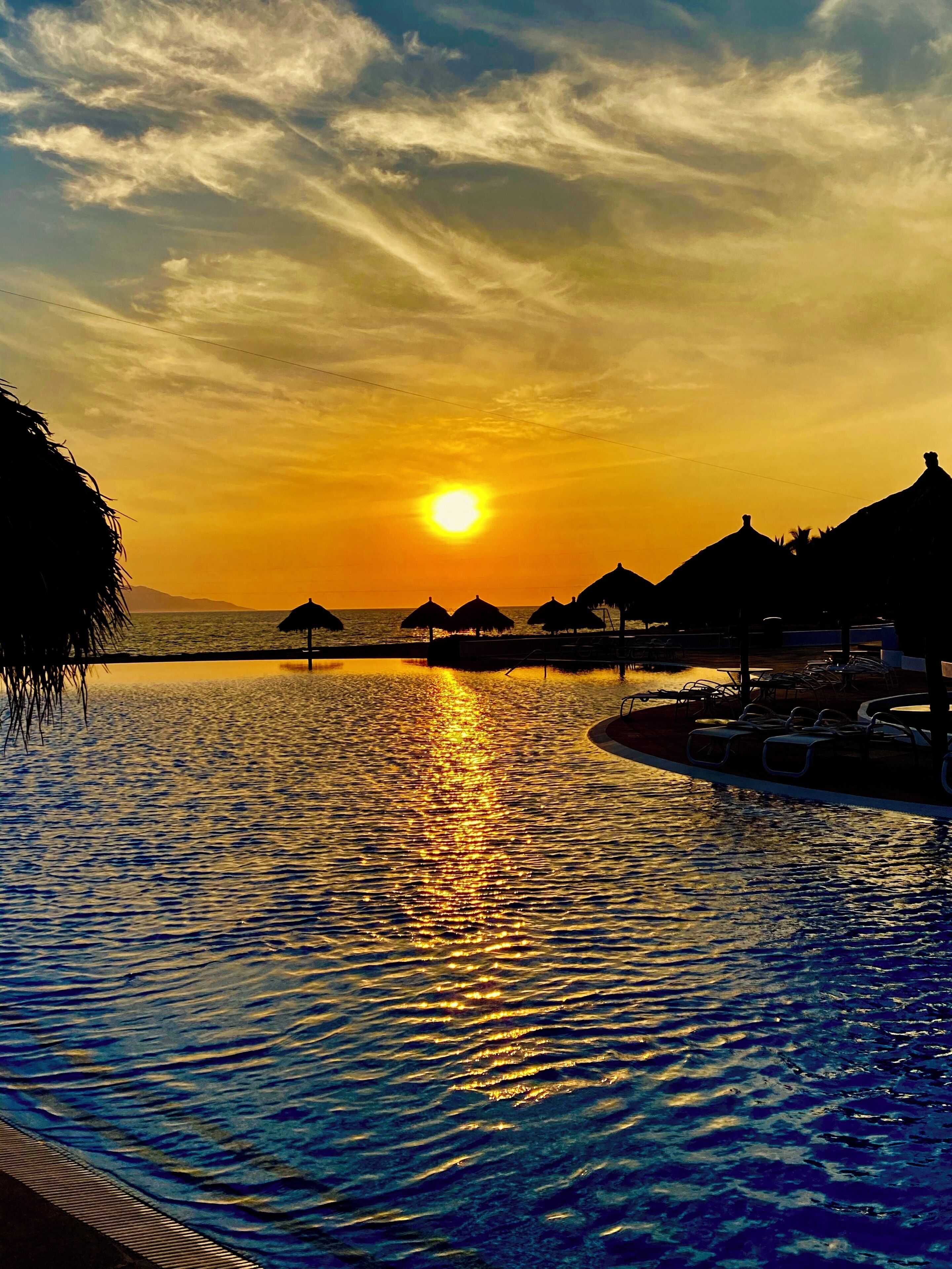 Outdoor pool, an infinity pool