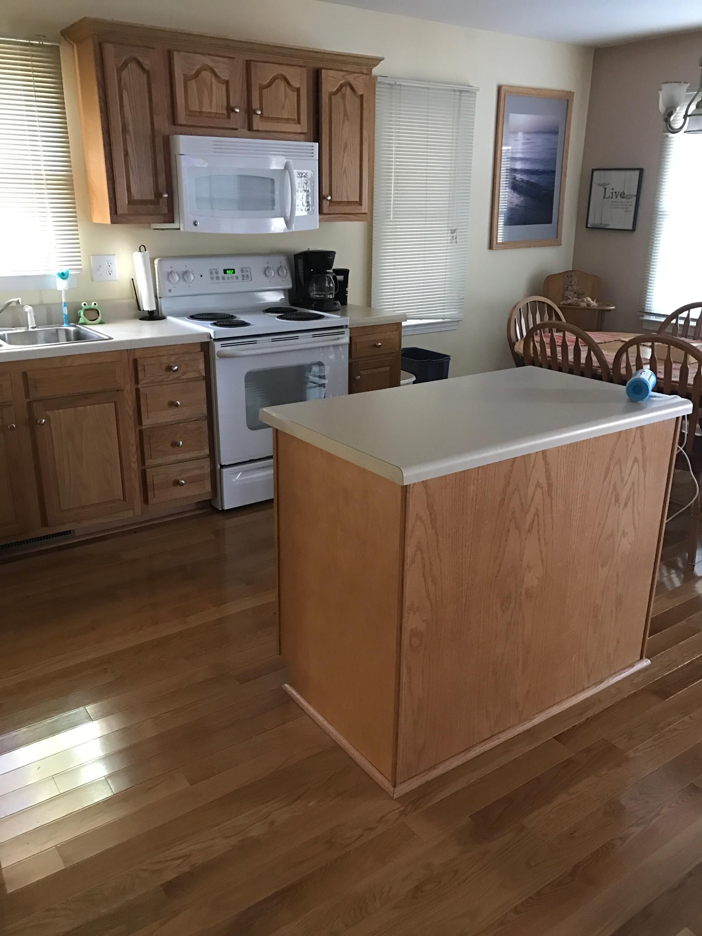 Cute family lakehouse on High Rock lake with beach and beautiful view!