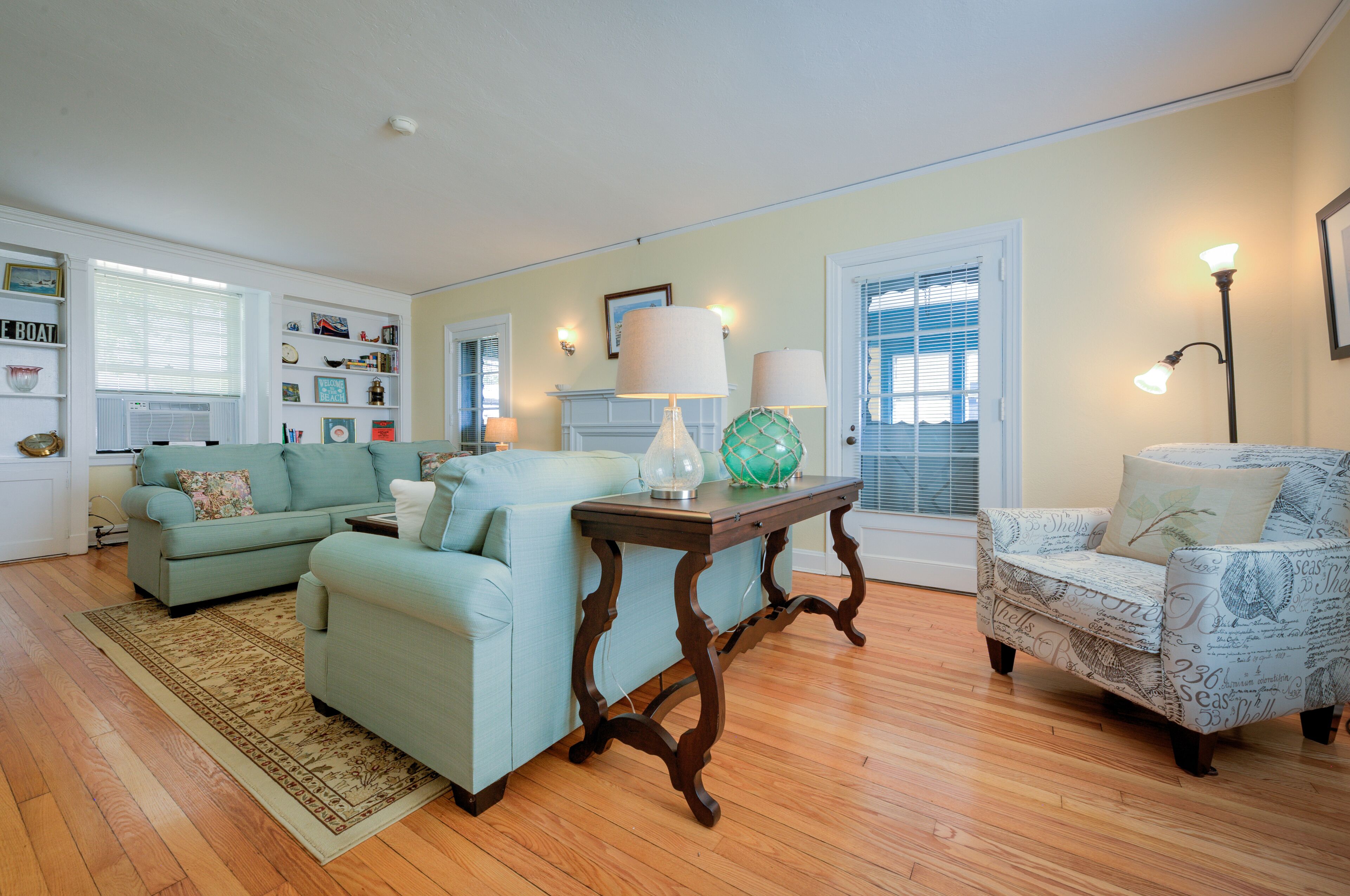 Bayfront home with sunsets, close to beach on Sandy Hook in Fort Hancock