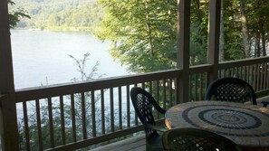 Outdoor dining - Relaxing Lakefront Mountain Home, Cashiers on beautiful Lake Glenville (Cashiers)