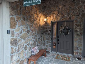 Exterior detail - Relaxing Lakefront Mountain Home, Cashiers on beautiful Lake Glenville (Cashiers)