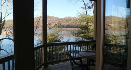 Relaxing Lakefront Mountain Home, Cashiers on beautiful Lake Glenville