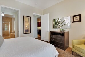 2 bedrooms, desk, iron/ironing board, WiFi