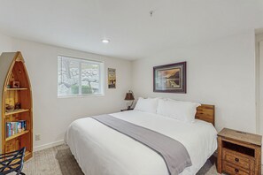 2 bedrooms, iron/ironing board, Internet, bed sheets