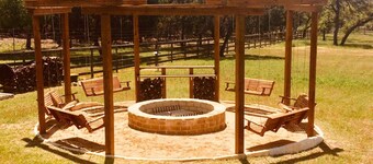 Boerne Hill Country 3000 Sq Ft Guest House with Pool on 5 Enclosed Acres, Sleeps 12