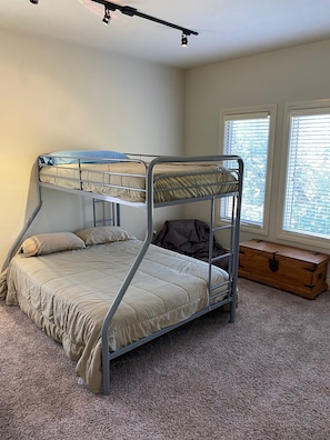 4 bedrooms, desk, iron/ironing board, travel crib