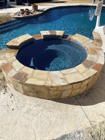 Boerne Hill Country 3000 Sq Ft Guest House with Pool on 5 Enclosed Acres, Sleeps 12
