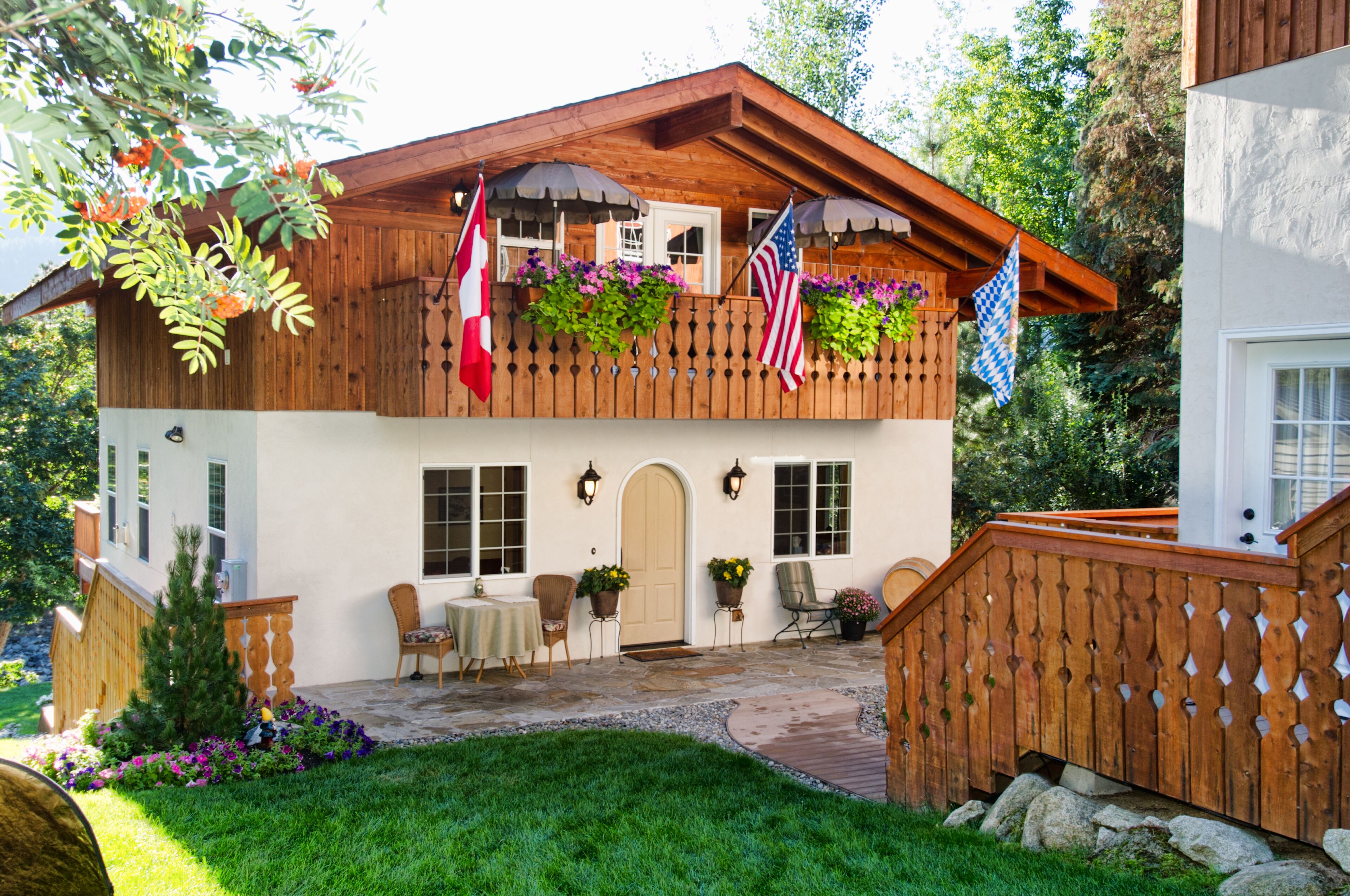 Haus Hanika B&B The Black Bear Suite on the River