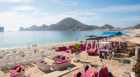 Sur la plage, serviettes de plage
