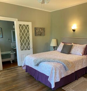 8 bedrooms, iron/ironing board, free WiFi, bed sheets