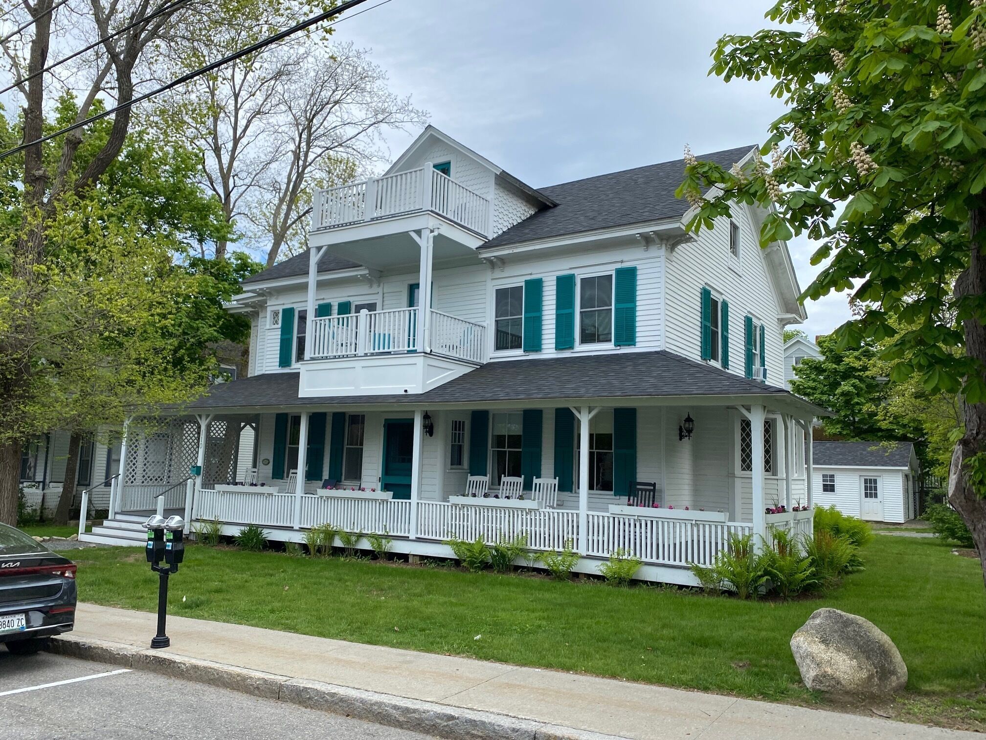 Historic Petunia Cottage: Large Renovated Victorian Excellent In-town Location