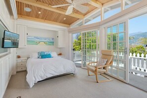 2 bedrooms, desk, iron/ironing board, free WiFi - Beautiful Oceanfront Home with Jacuzzi (Carpinteria)