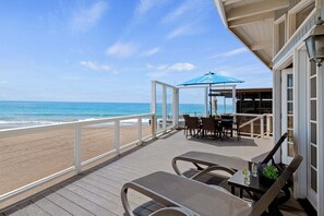 Outdoor dining - Beautiful Oceanfront Home with Jacuzzi (Carpinteria)
