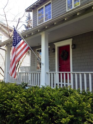 Exterior detail - Charming Lakefront Vacation Rental (New Baltimore)