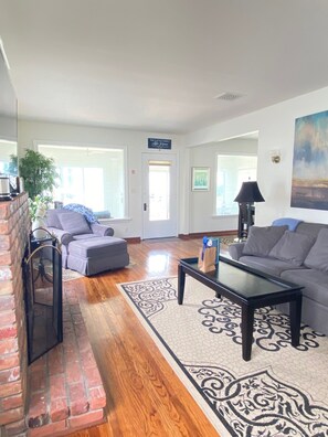 Smart TV, fireplace, books