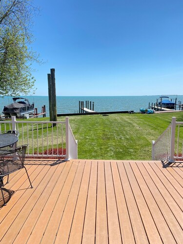 Charming Lakefront Vacation Rental