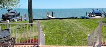 Charming Lakefront Vacation Rental