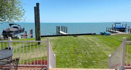 Charming Lakefront Vacation Rental