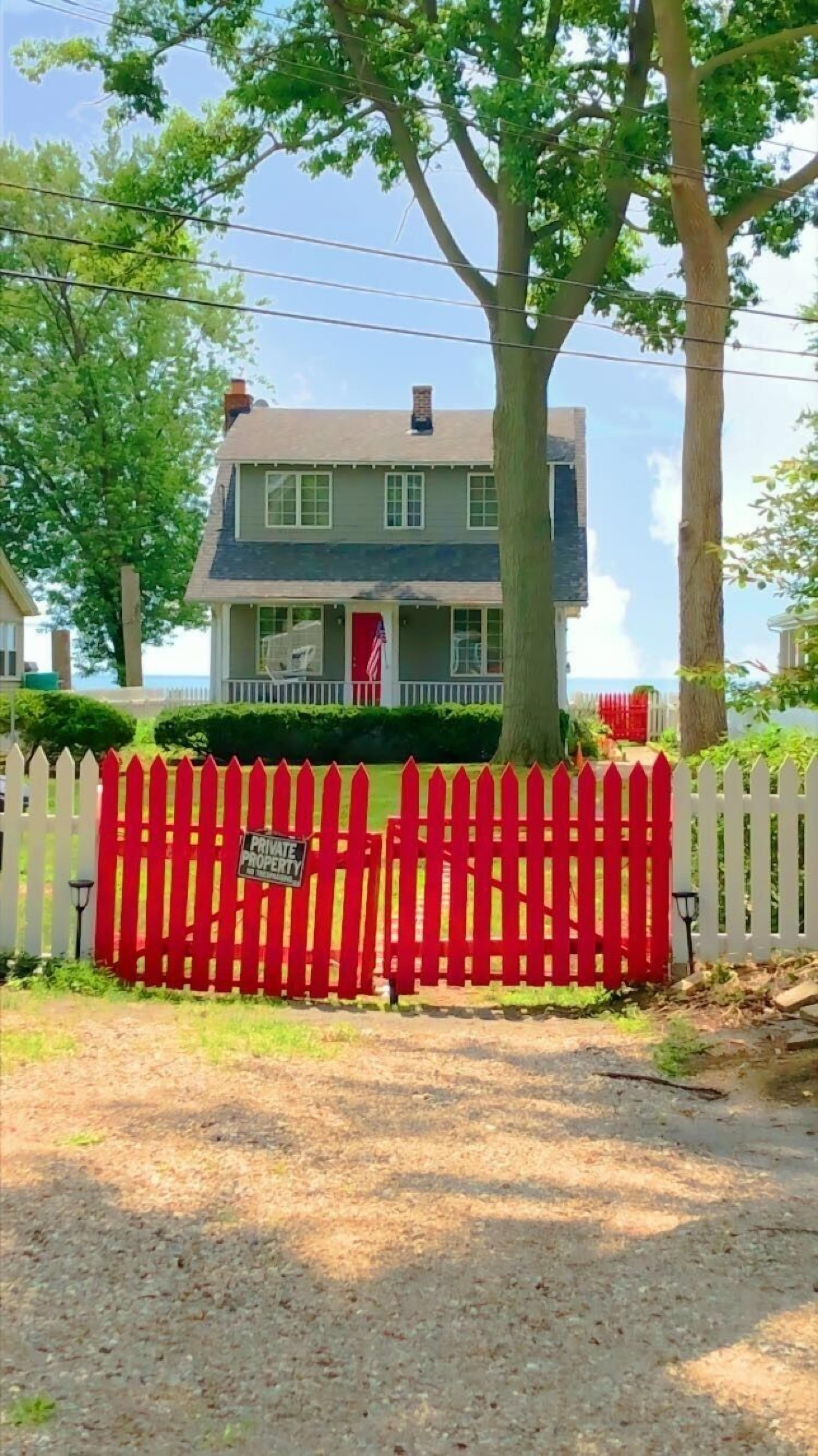 Charming Lakefront Vacation Rental