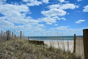 Beach nearby - Perfect Beach Get Away. Close To Everything. (Wrightsville Beach)