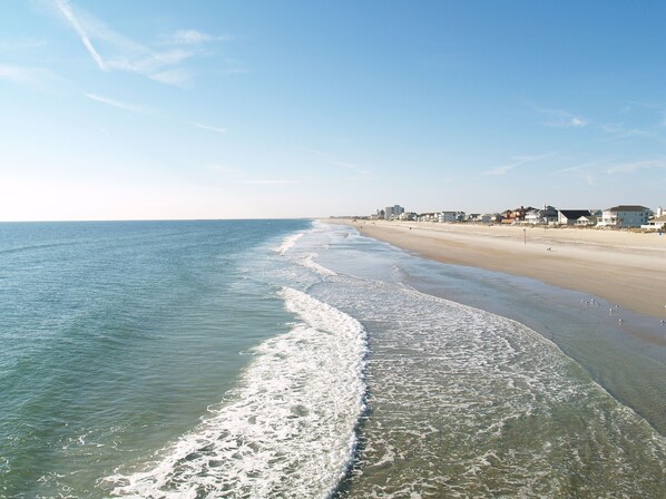 Beach nearby, sun-loungers, beach towels