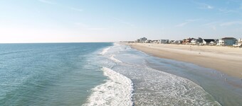 Perfect Beach Get Away.  Close To Everything.