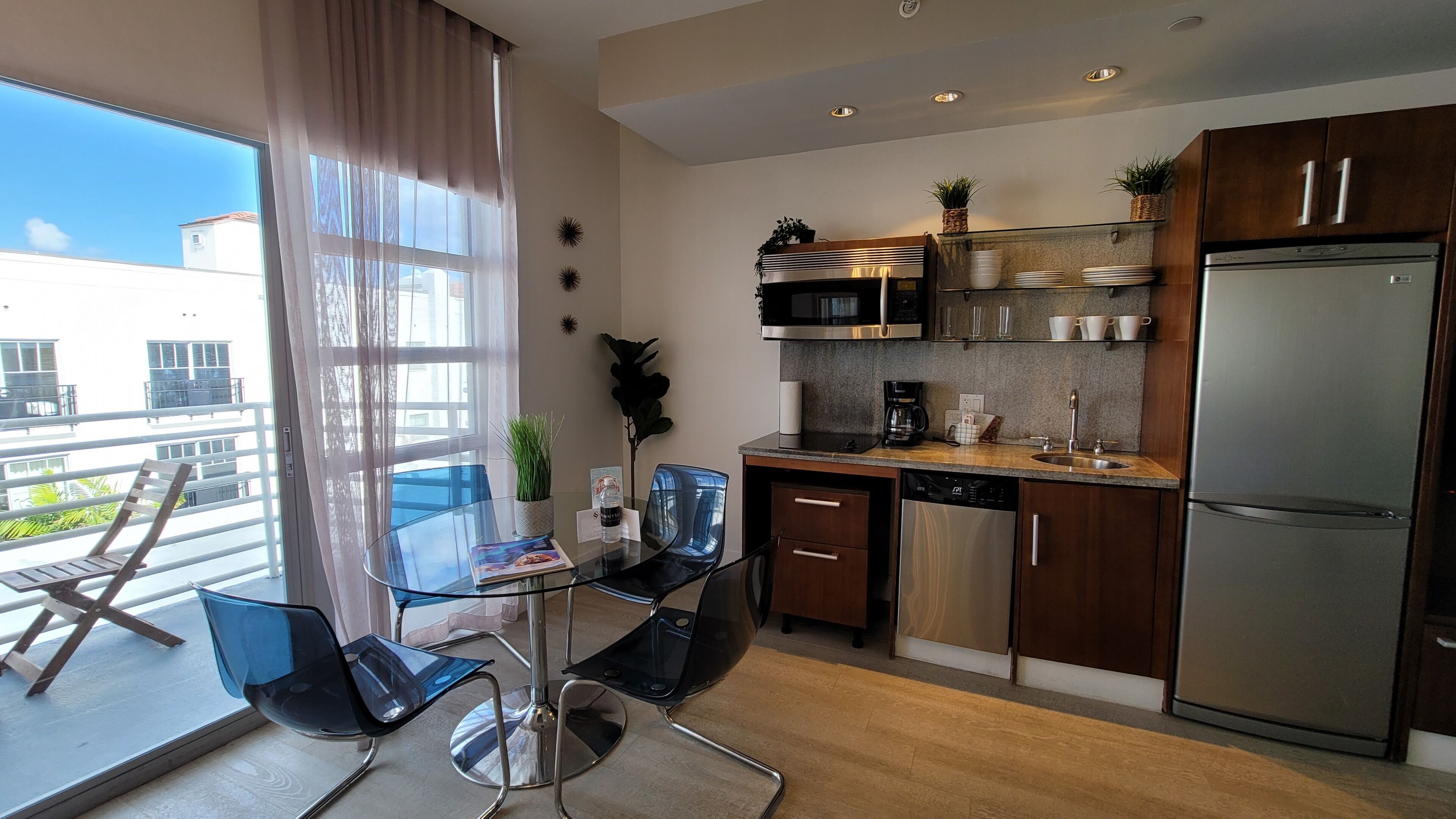 Oceanfront Condo Suite w/Ocean Views & Roof-top Pool - Ocean Drive - South Beach