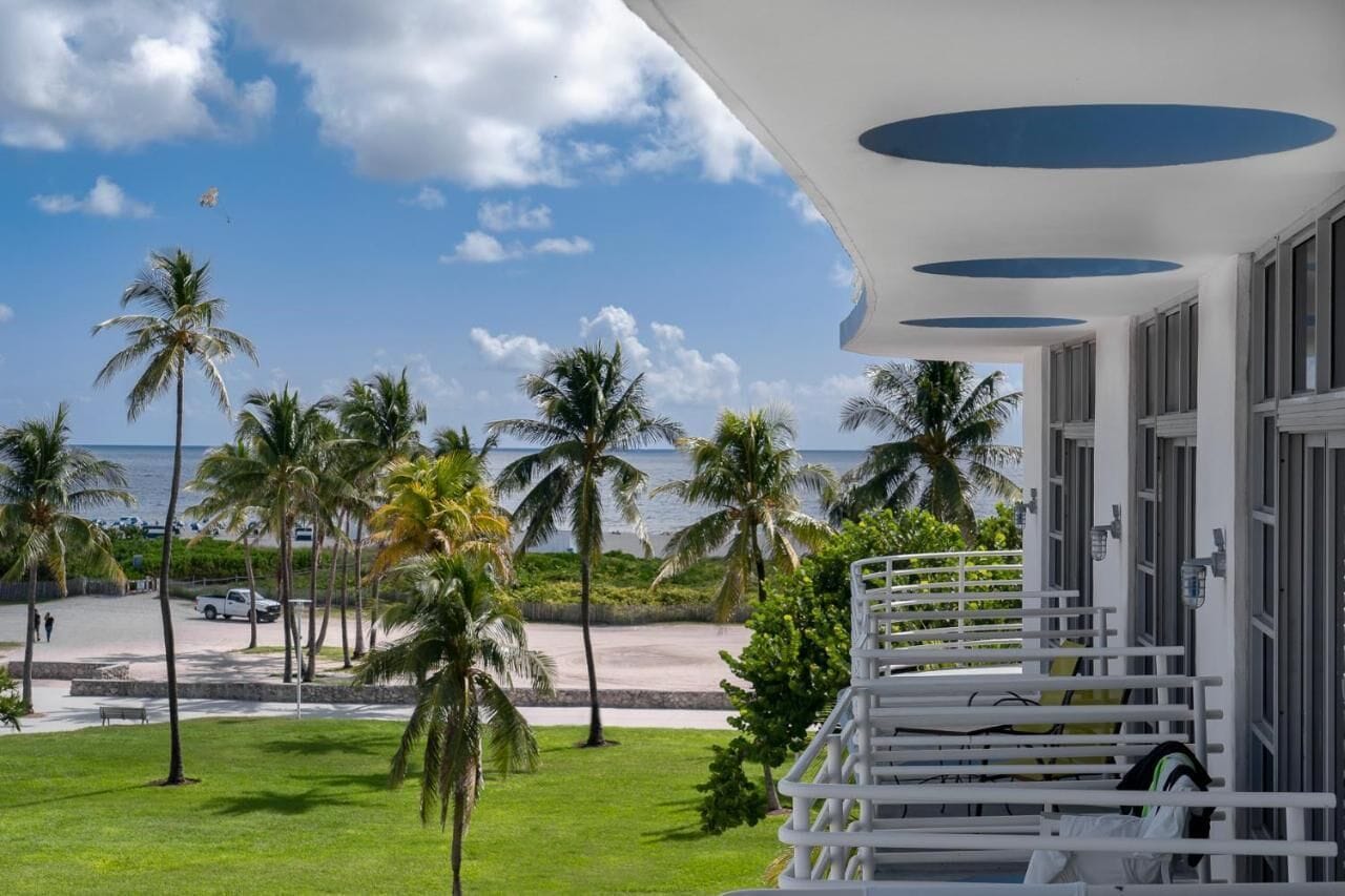 Oceanfront Condo Suite w/Ocean Views & Roof-top Pool - Ocean Drive - South Beach
