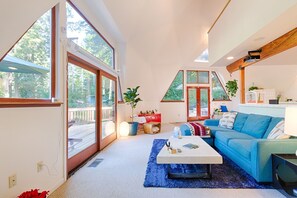 TV - Redwood Dome along the Sonoma Coast | Views, Privacy, Hot Tub (Cazadero)